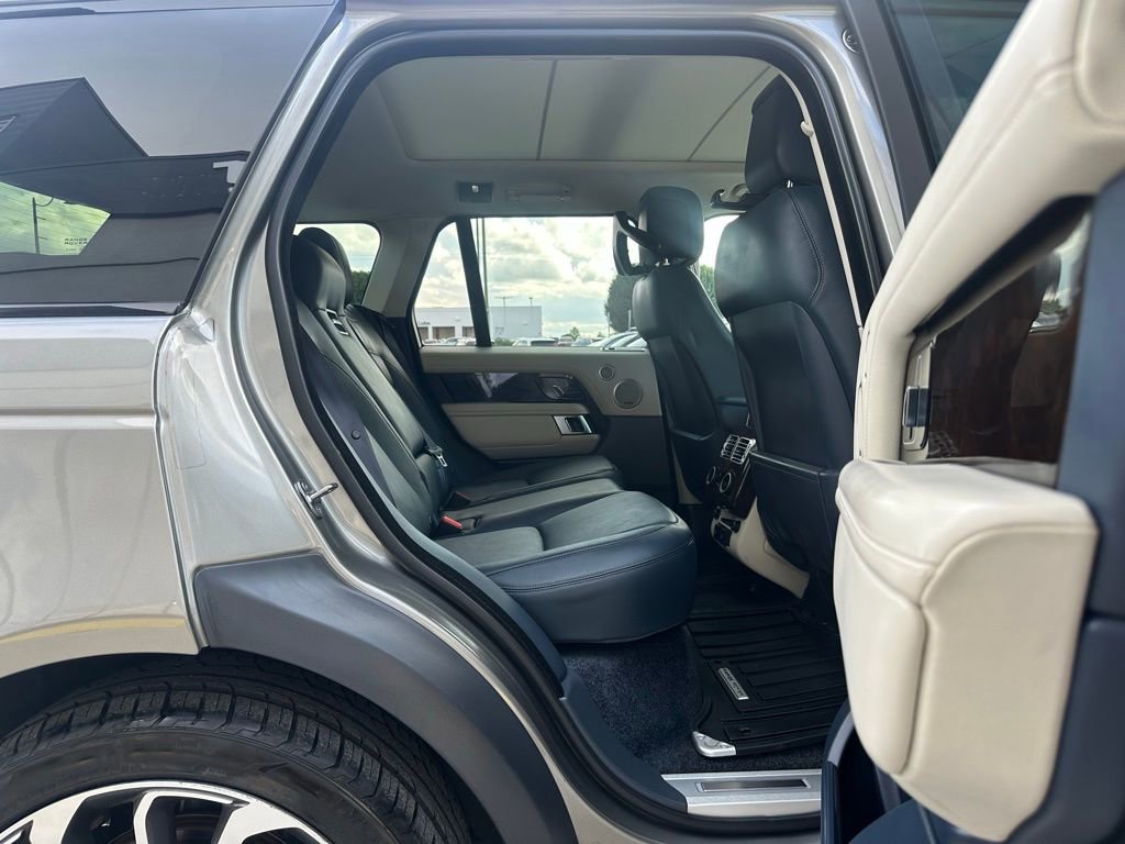 Used 2020 Land Rover Range Rover HSE image 26