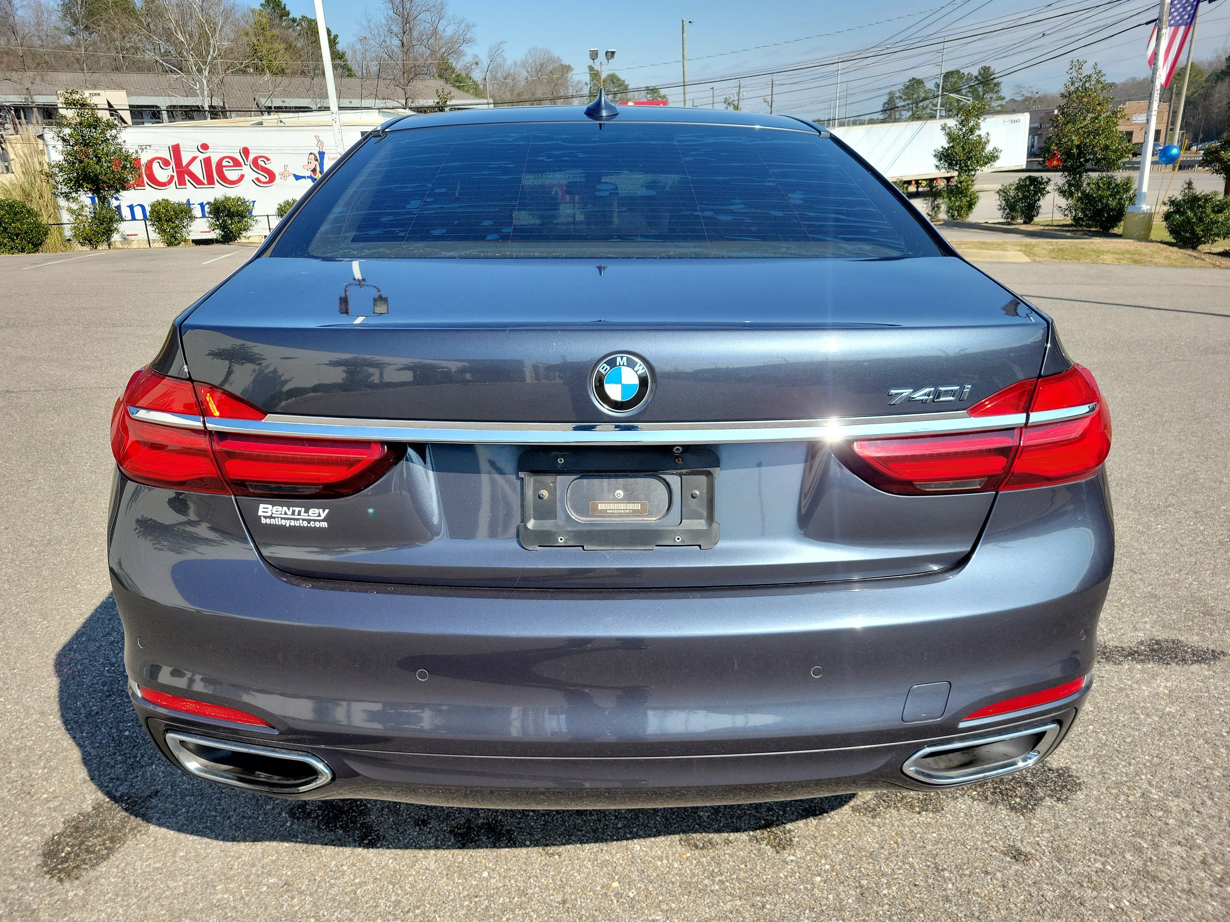 Used 2017 BMW 740i image 6