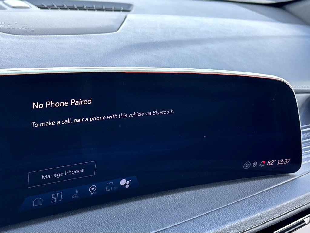 Used 2025 Cadillac XT4 Premium Luxury image 7