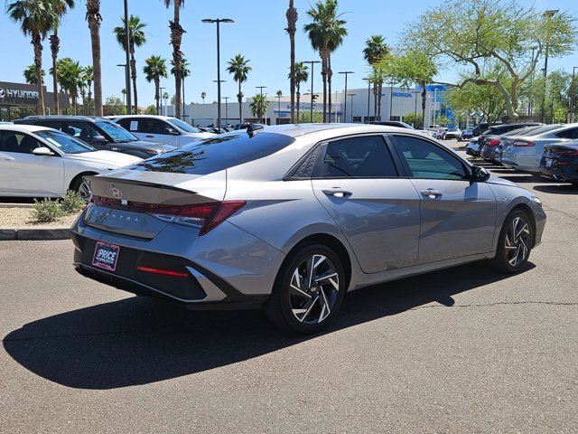 Used 2025 Hyundai Elantra Sport image 5