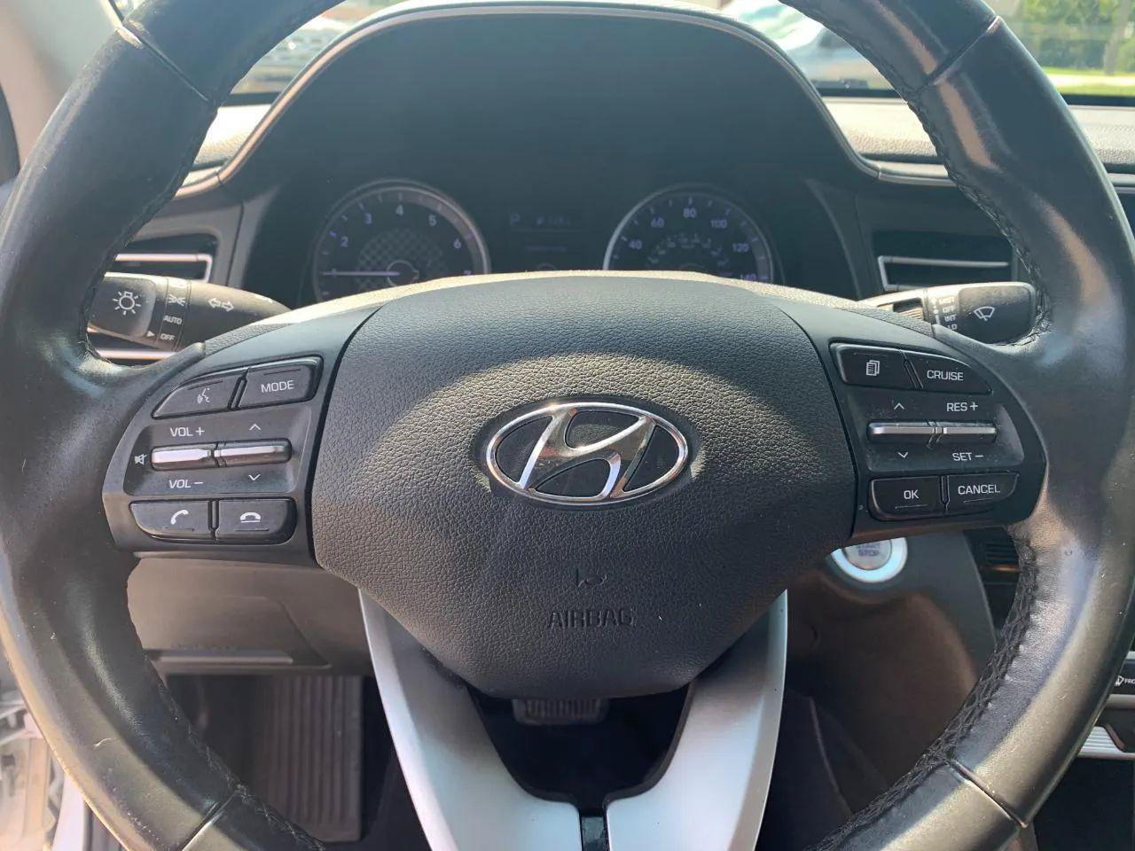 Used 2020 Hyundai Elantra Sedan FWD image 14