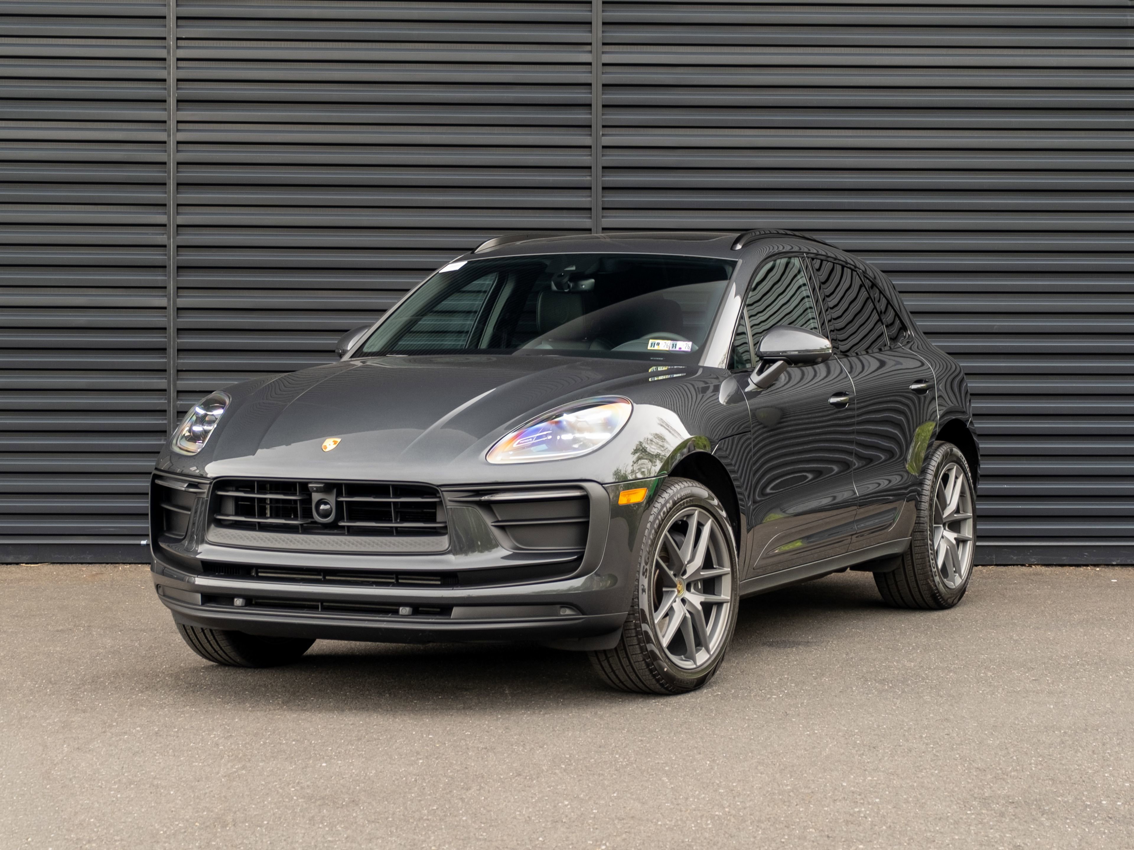 Certified 2026 Porsche Macan AWD/4WD image 1