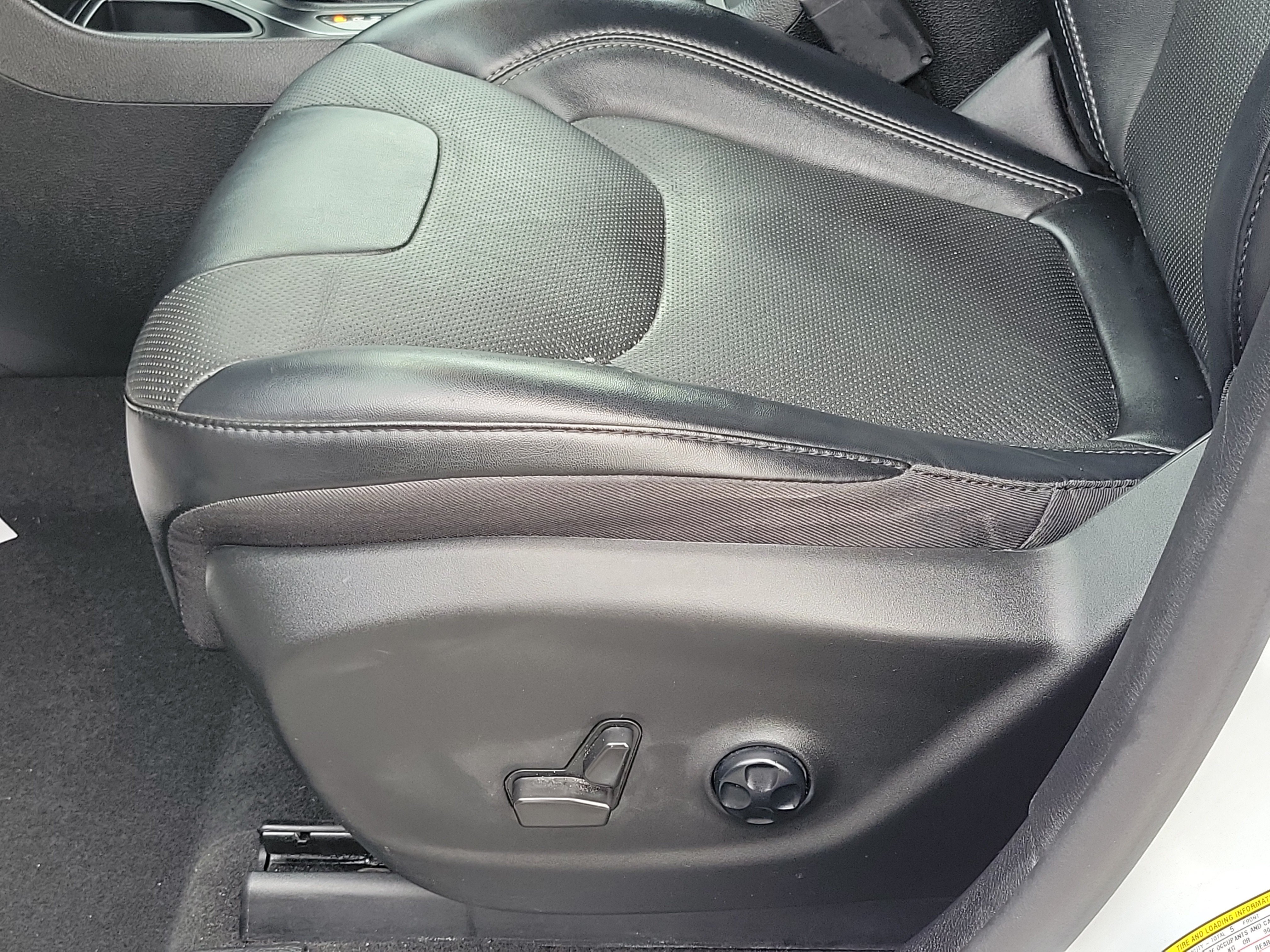 Used 2021 Jeep Cherokee Latitude Lux w/ Comfort/Convenience Group FWD image 18