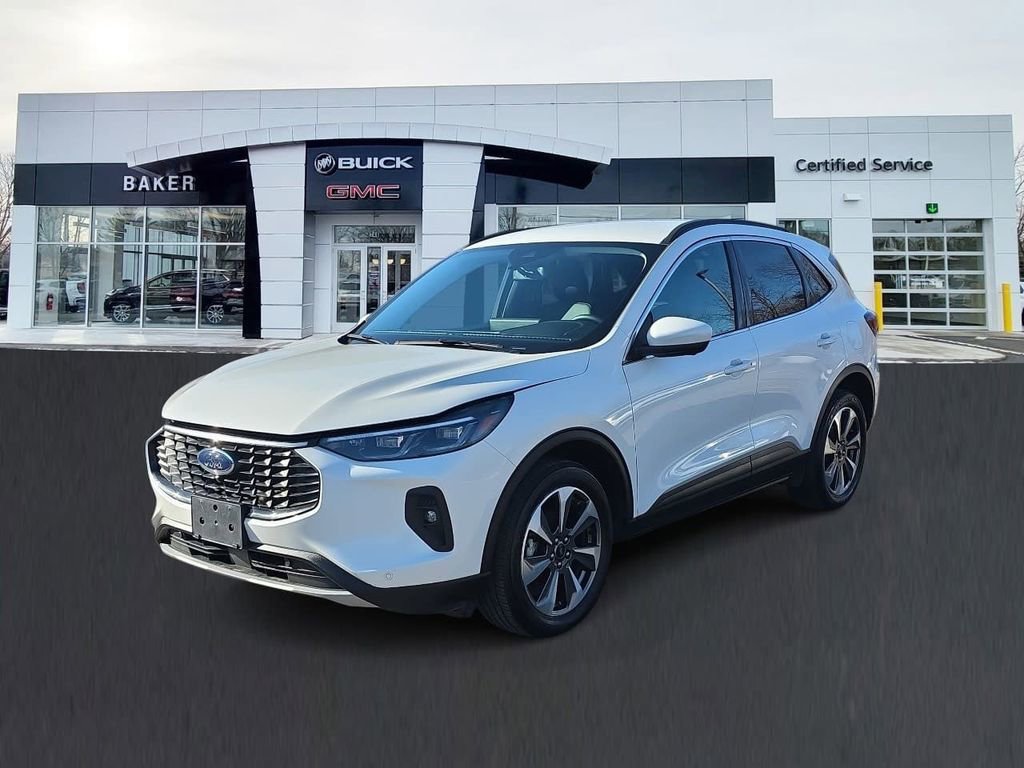 Used 2024 Ford Escape Platinum image 1