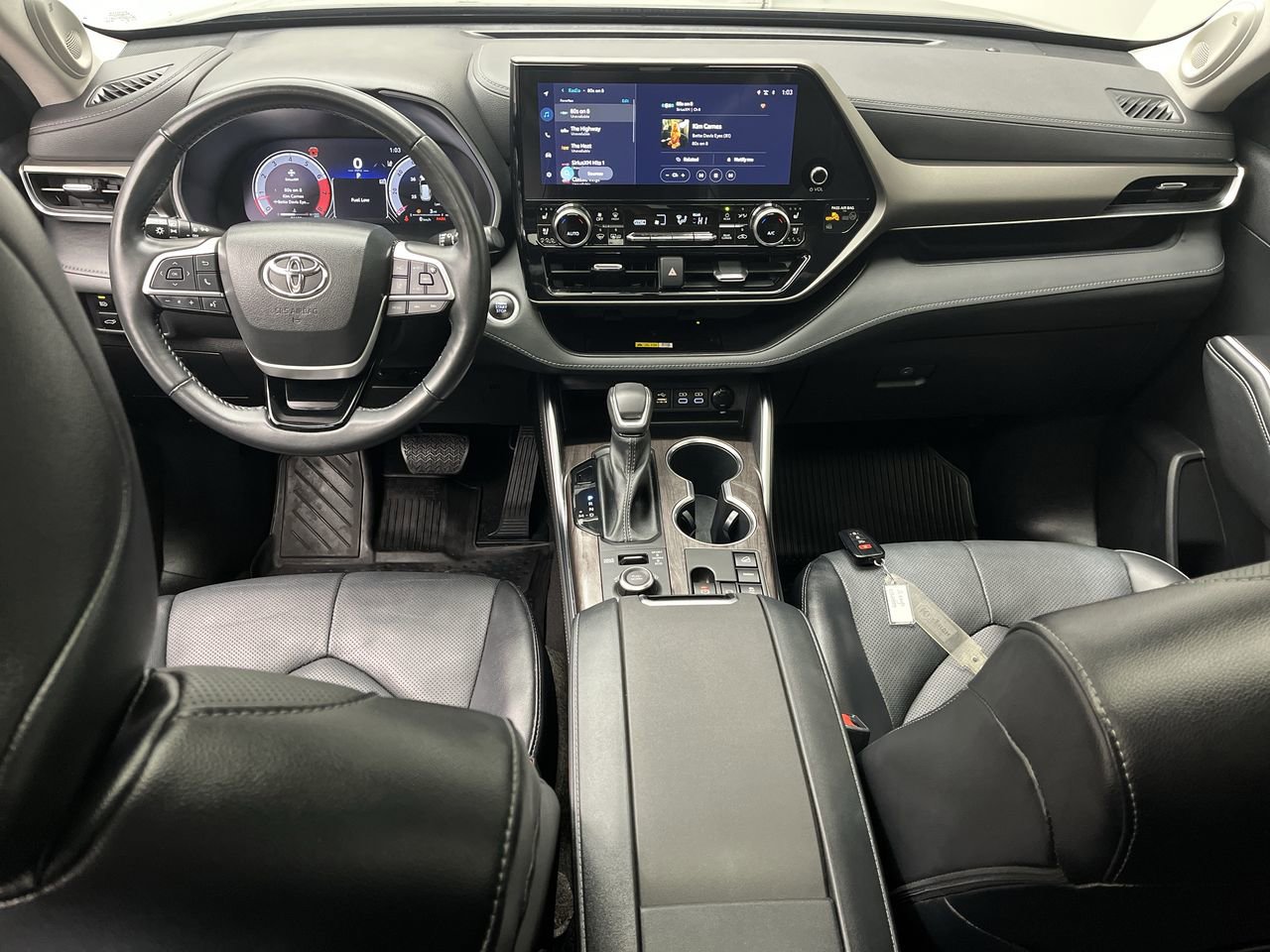 Used 2023 Toyota Highlander Limited AWD/4WD image 4