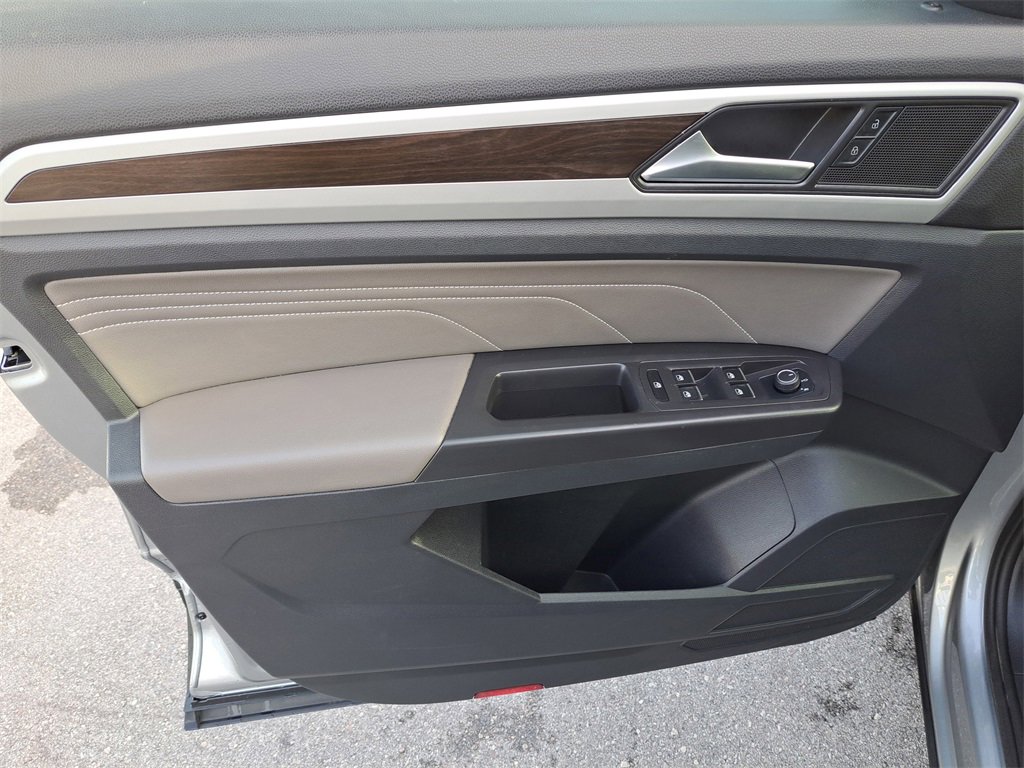 Used 2022 Volkswagen Atlas SE w/ Panoramic Sunroof Package image 15