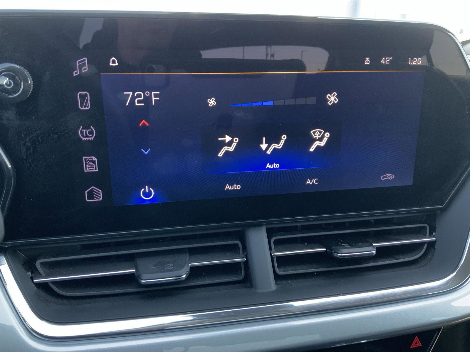 Used 2025 Chevrolet Trax LT w/ LT Convenience Package image 39