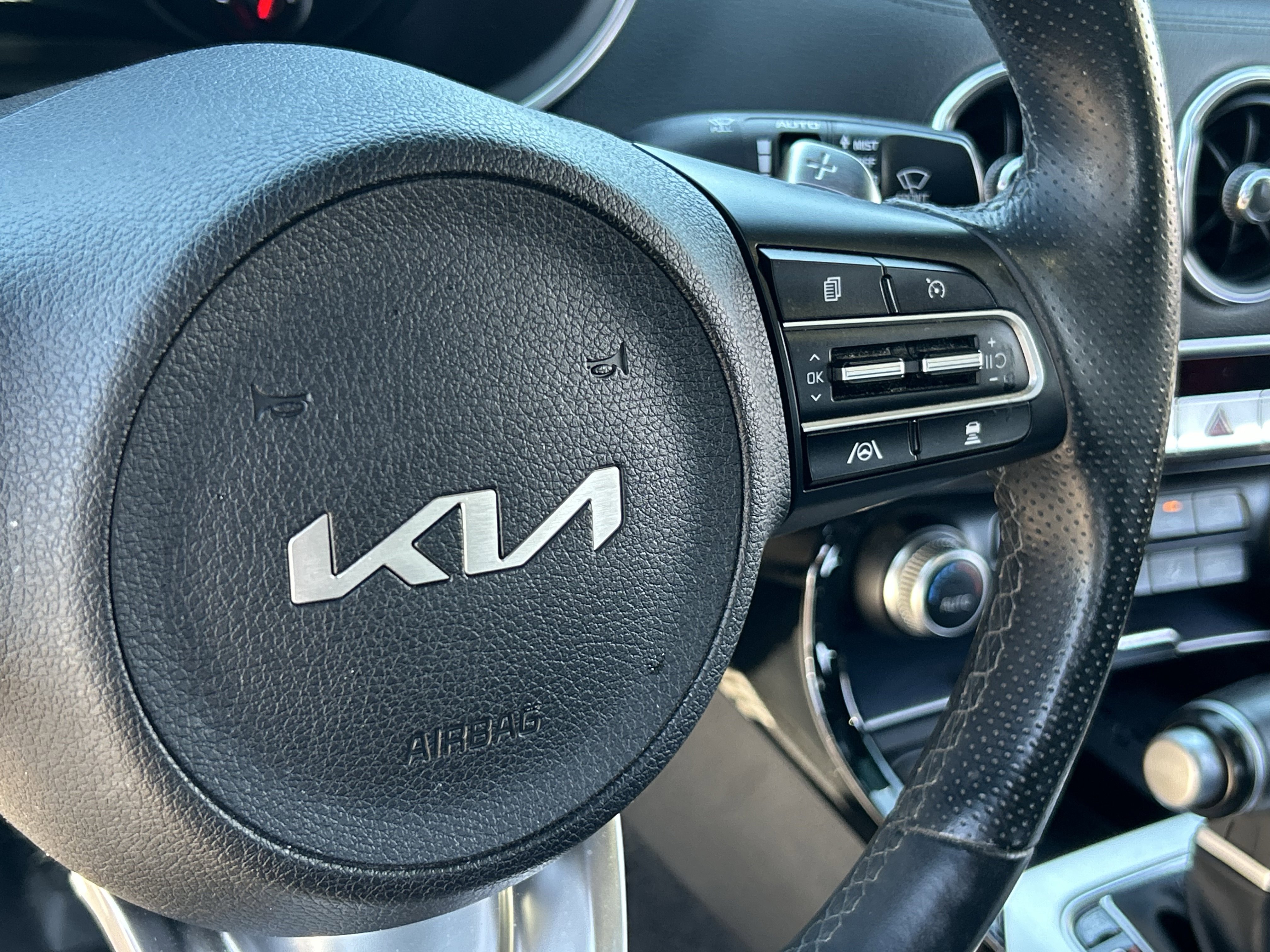 Certified 2022 Kia Stinger GT1 image 25
