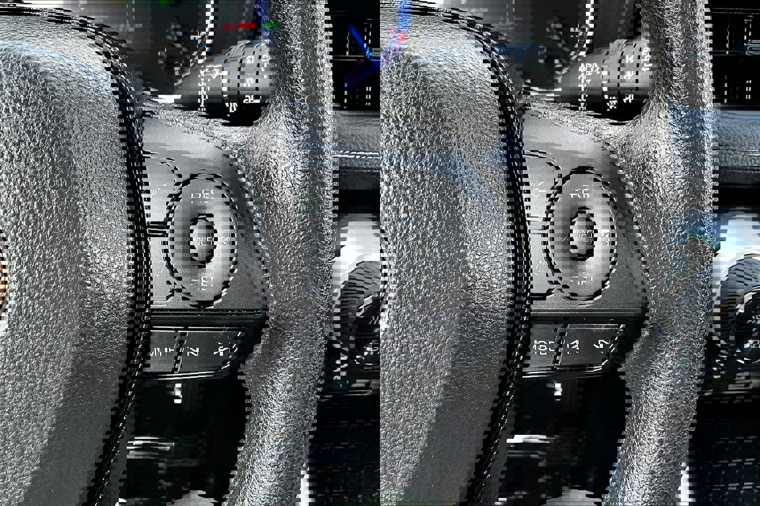 Used 2025 Toyota RAV4 XLE image 18