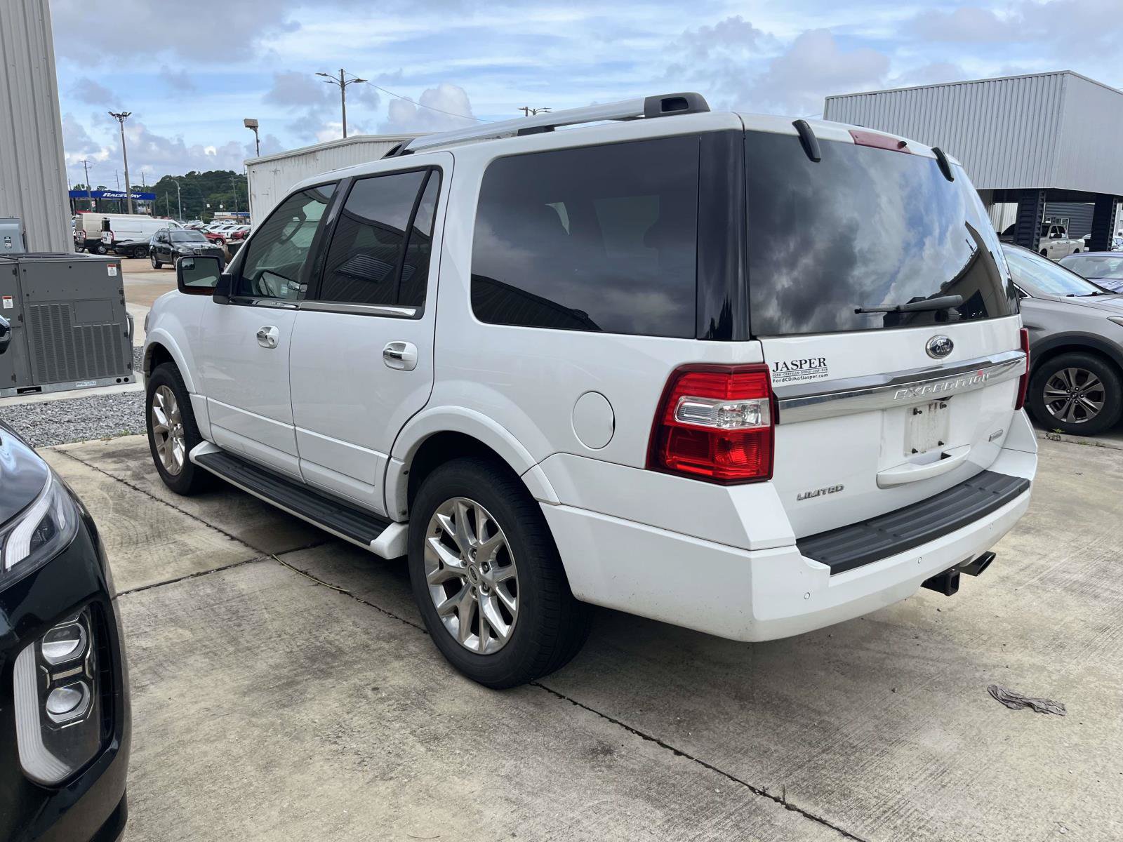 Used 2016 Ford Expedition Limited RWD image 4