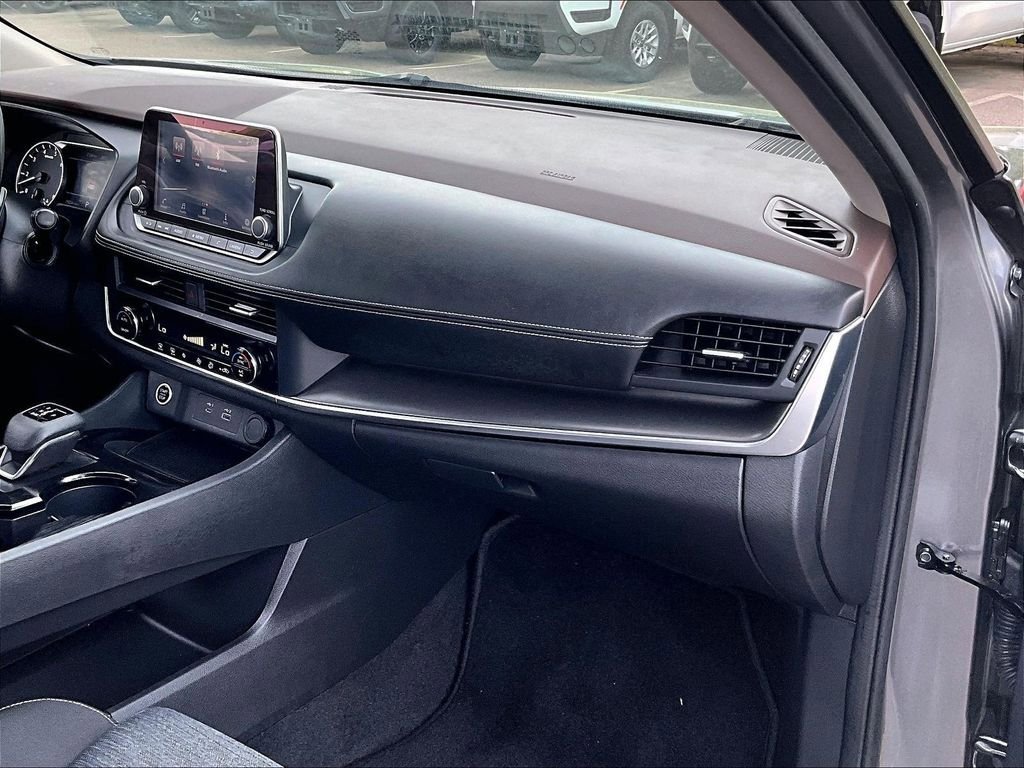 Used 2023 Nissan Rogue SV AWD/4WD image 13