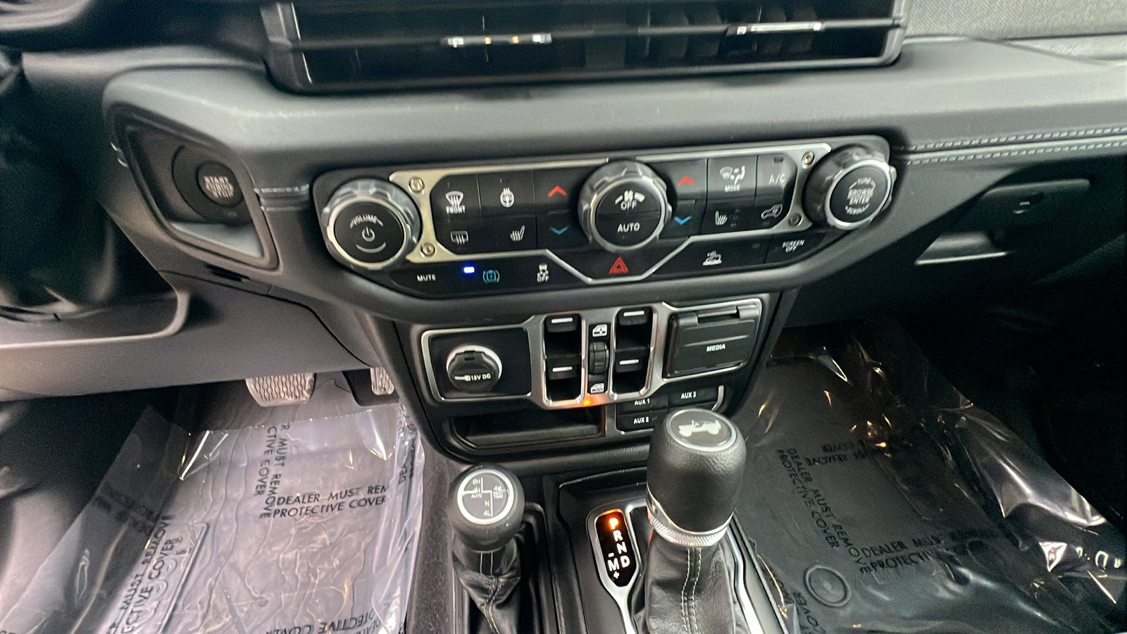 Used 2025 Jeep Wrangler Backcountry 4xe image 33