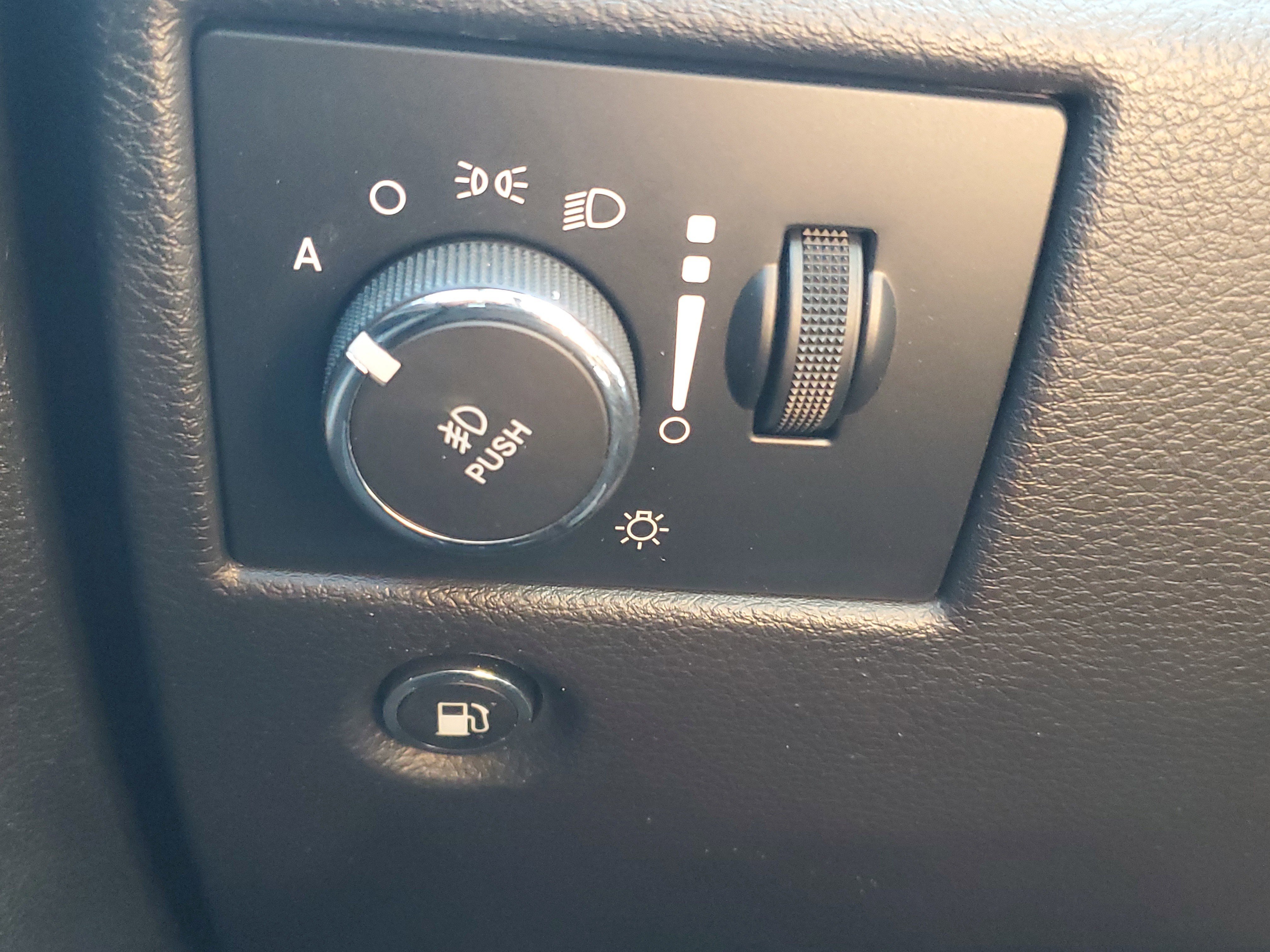 Used 2020 Jeep Grand Cherokee Altitude image 26