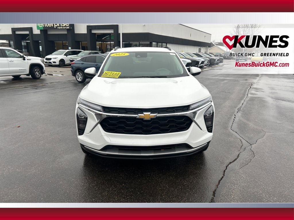Used 2025 Chevrolet Trax LT image 12