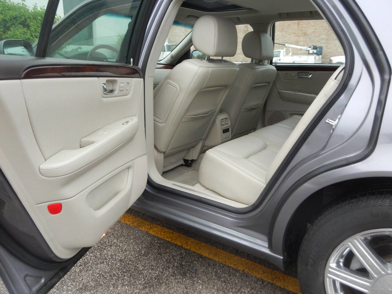 Used 2007 Cadillac DTS Luxury II FWD image 29
