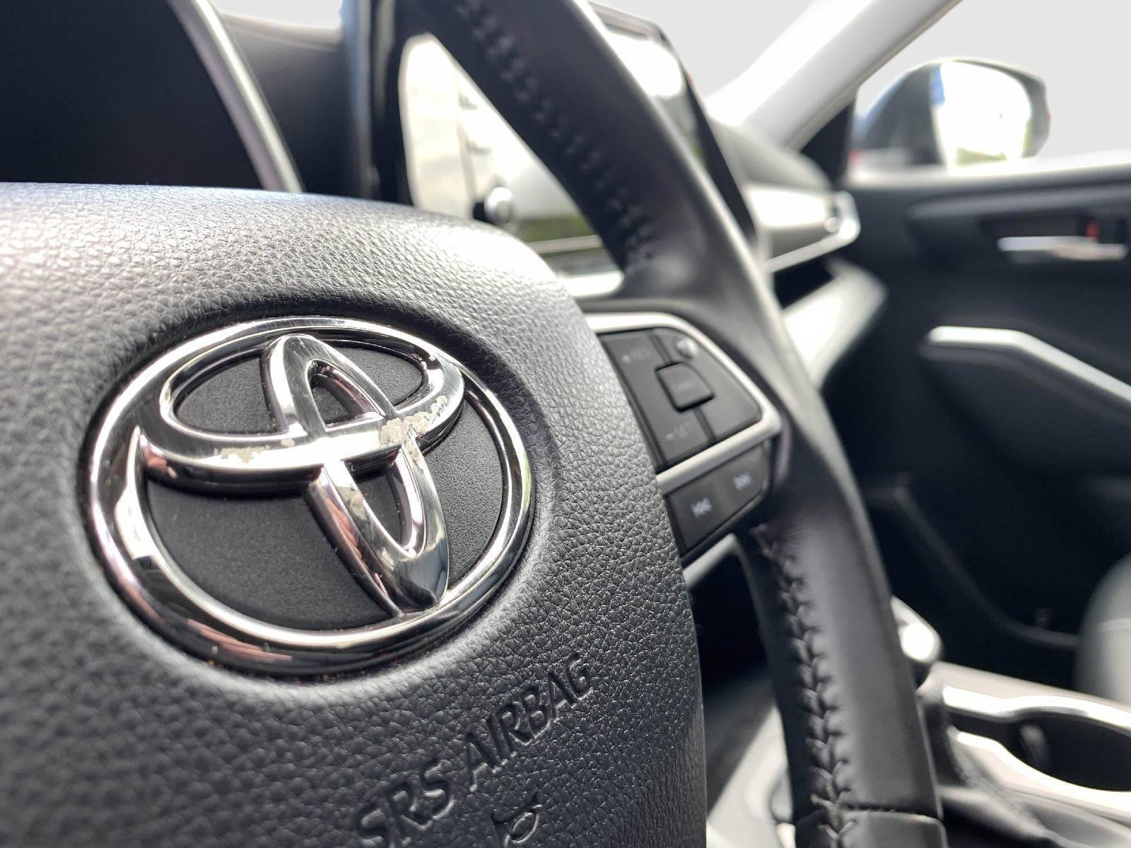 Used 2022 Toyota Highlander XLE AWD/4WD image 52