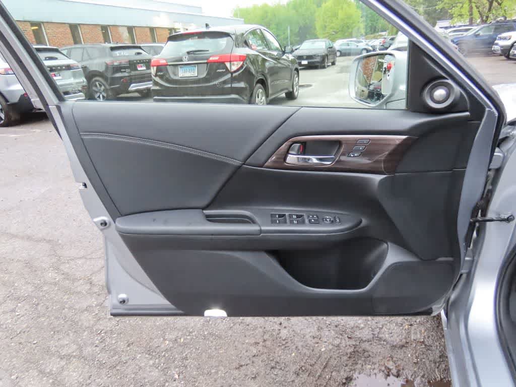 Used 2017 Honda Accord EX-L image 16