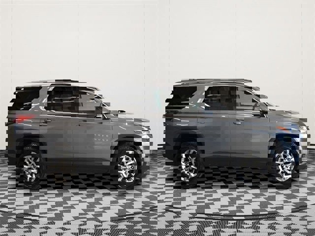 Used 2018 Chevrolet Traverse LT image 2