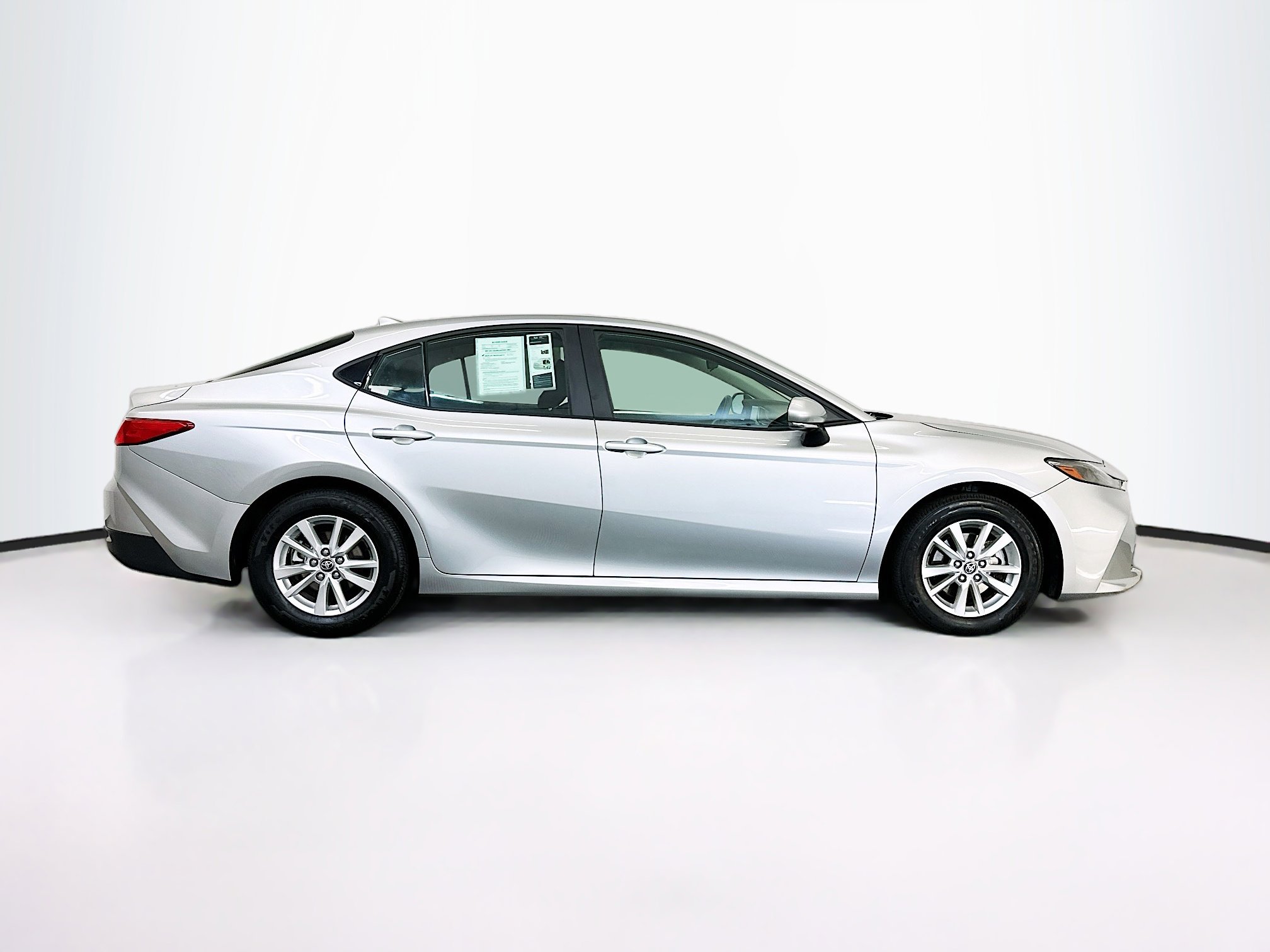 Used 2025 Toyota Camry LE image 10