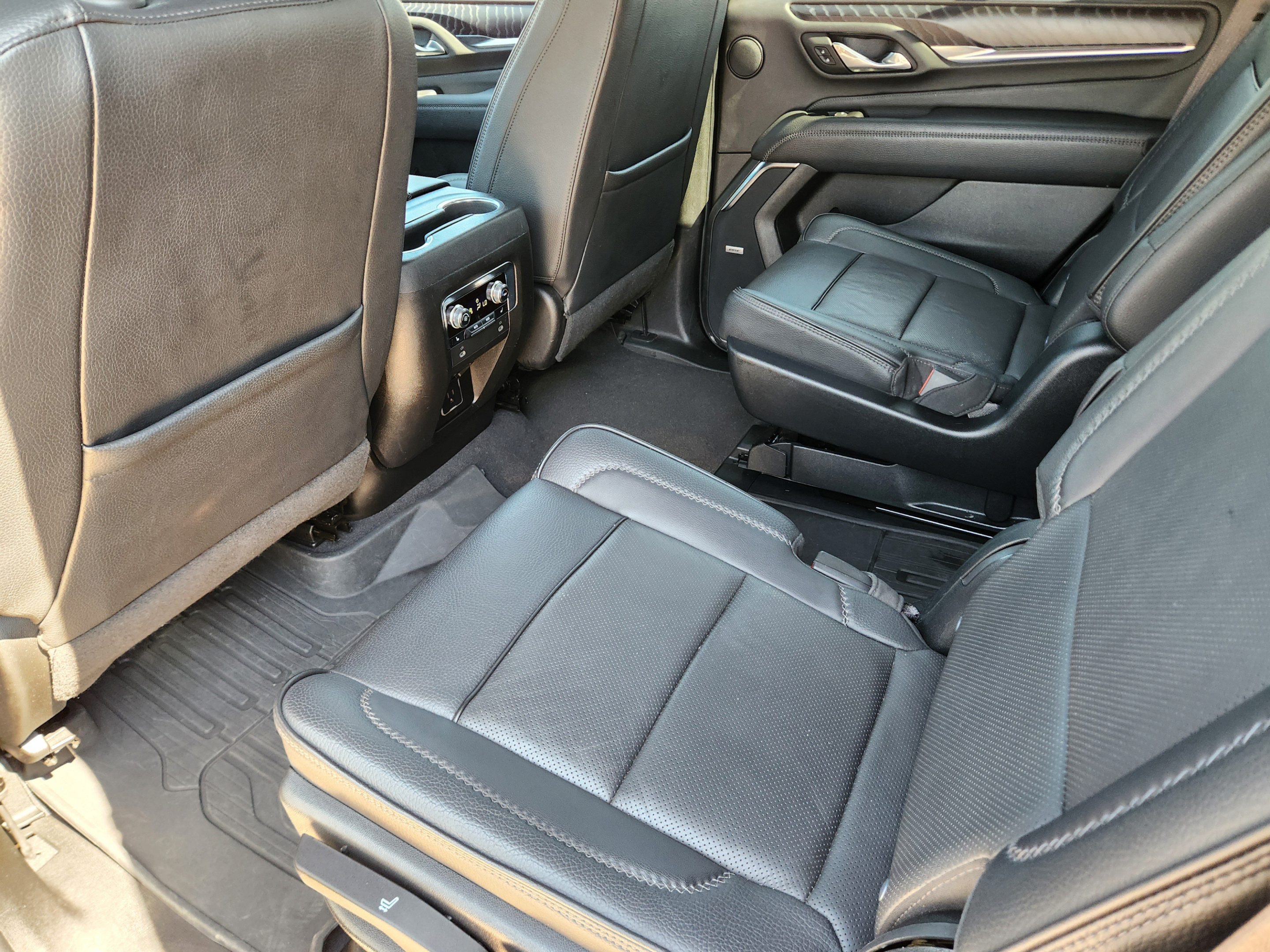 Used 2023 GMC Yukon Denali w/ LPO, Floor Liner Package AWD/4WD image 23