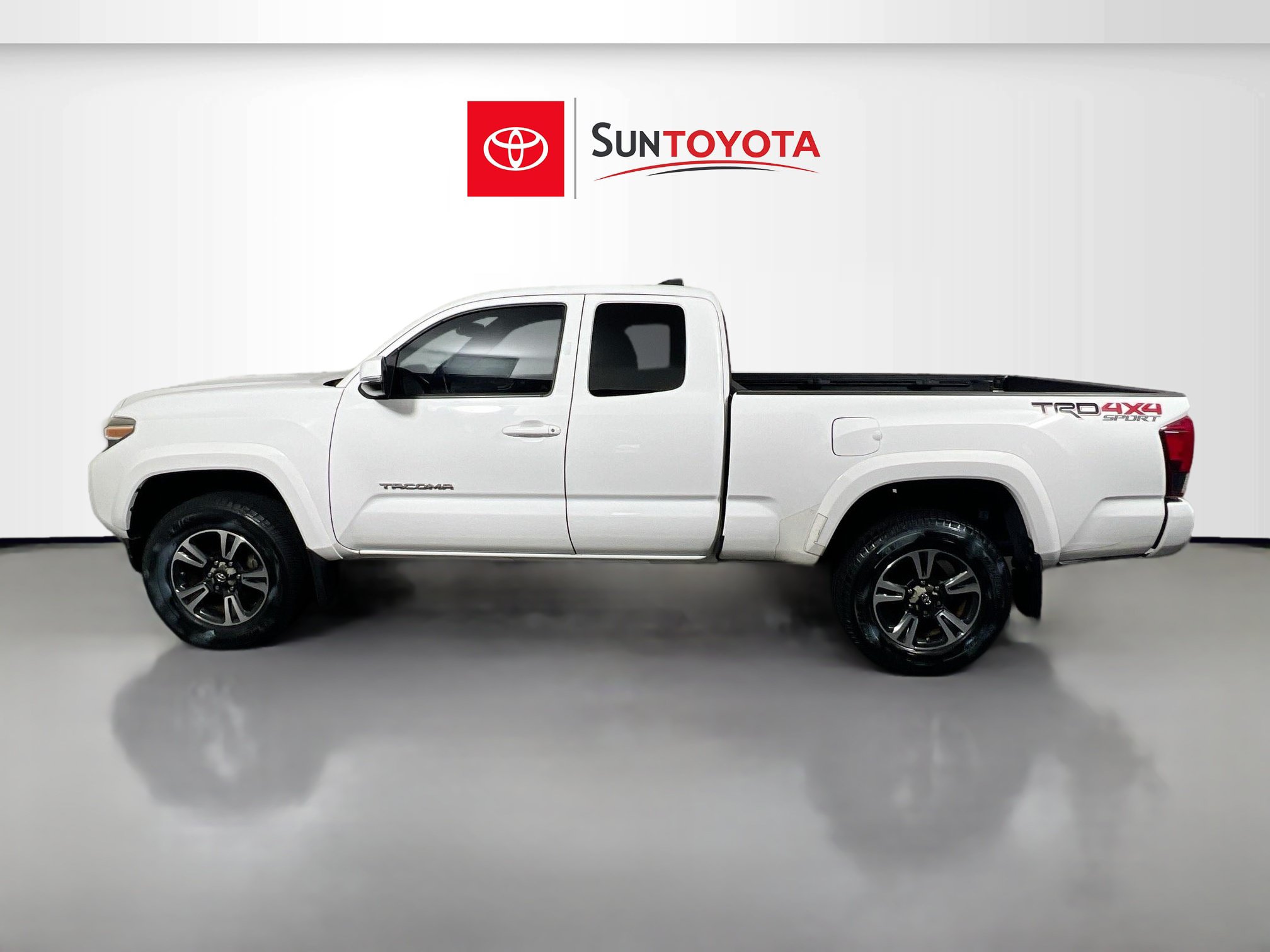 Used 2017 Toyota Tacoma TRD Sport w/ Tow Package (A/T) AWD/4WD image 7