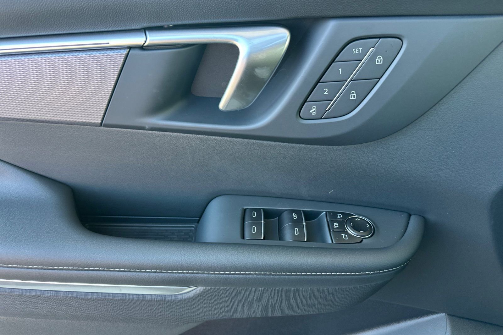 New 2026 Buick Enclave Sport Touring w/ Power Package FWD image 9