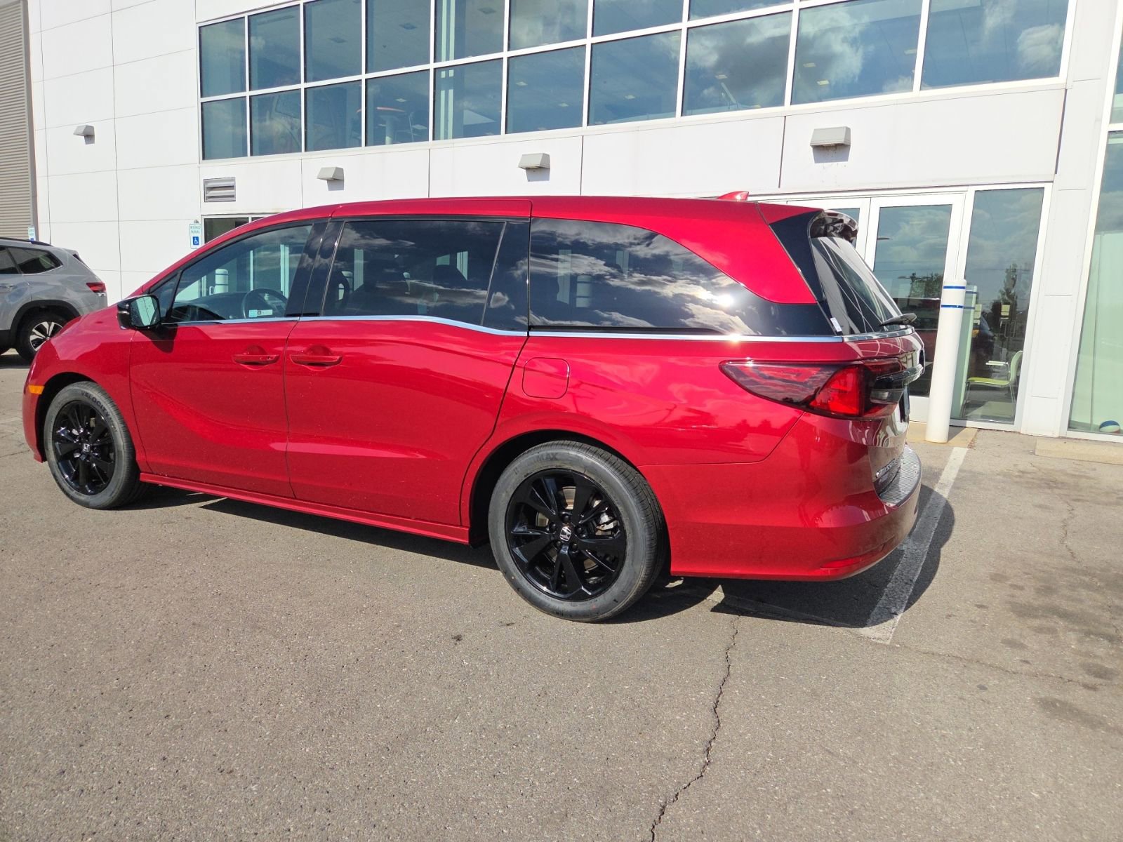 Used 2023 Honda Odyssey Sport image 14
