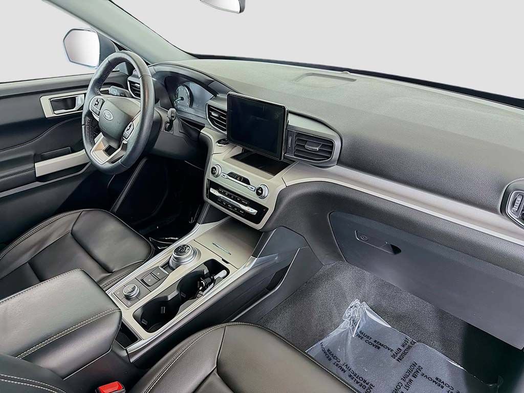 Used 2023 Ford Explorer XLT w/ Equipment Group 202A AWD/4WD image 18