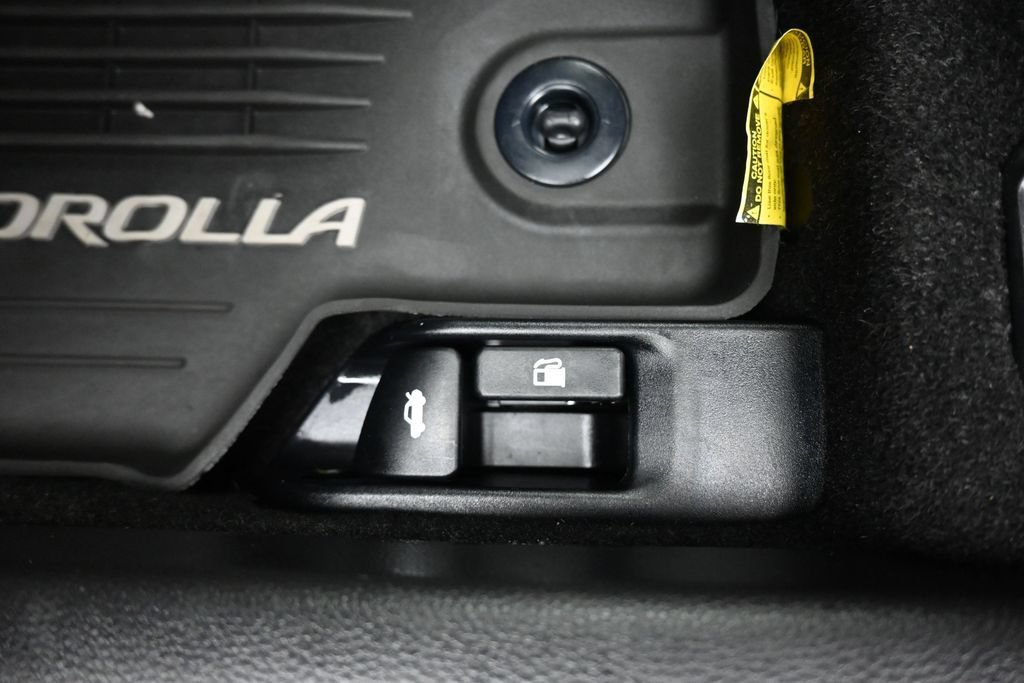 Used 2021 Toyota Corolla LE FWD image 13