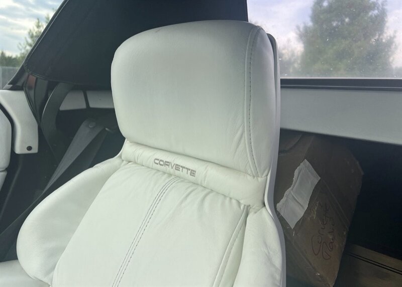 Used 1992 Chevrolet Corvette Convertible RWD image 25
