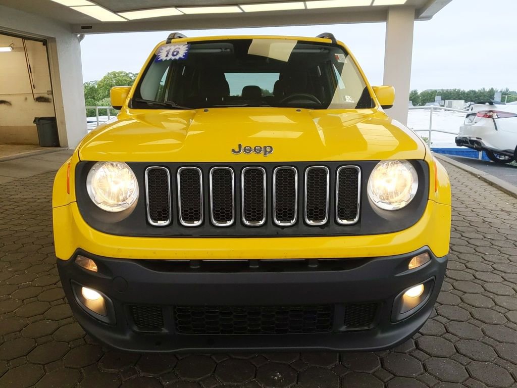 Used 2016 Jeep Renegade Latitude w/ Popular Equipment Group AWD/4WD image 2