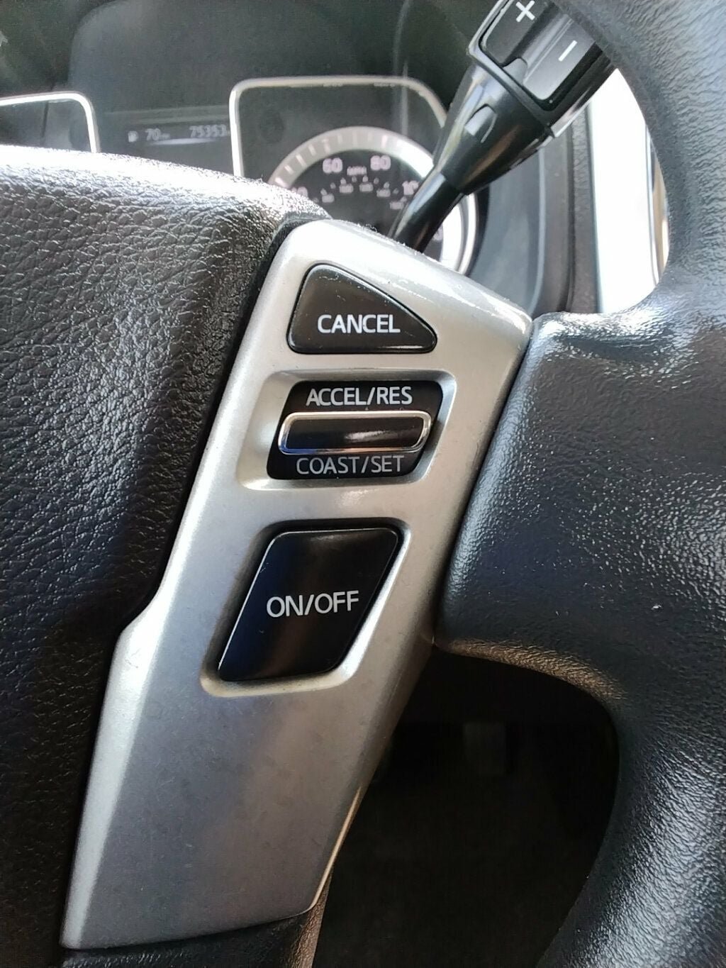 Used 2018 Nissan Titan SV RWD image 12