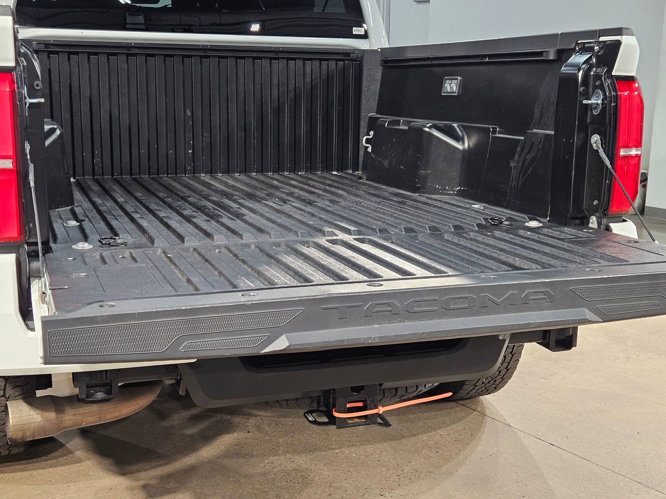 Certified 2025 Toyota Tacoma TRD Off-Road AWD/4WD image 18