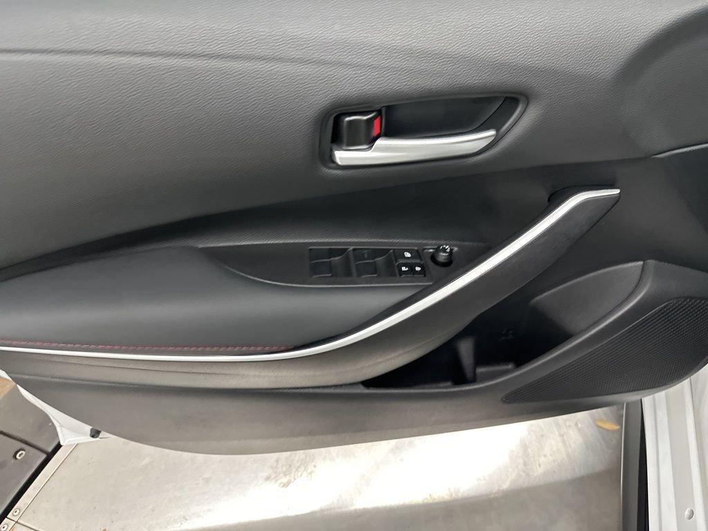 Used 2025 Toyota Corolla SE image 12