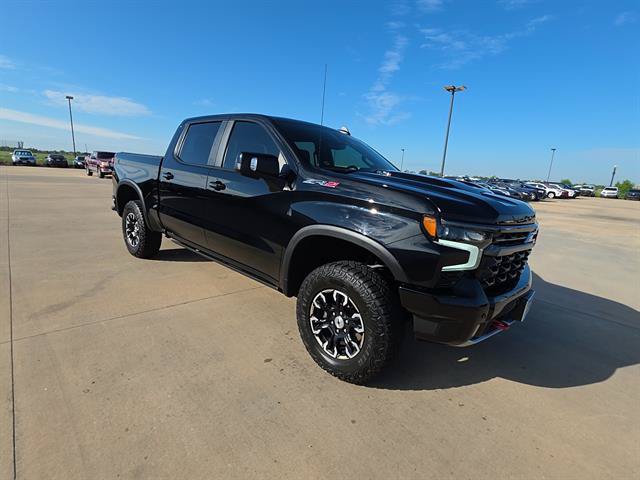 Used 2025 Chevrolet Silverado 1500 ZR2 w/ Technology Package AWD/4WD image 2