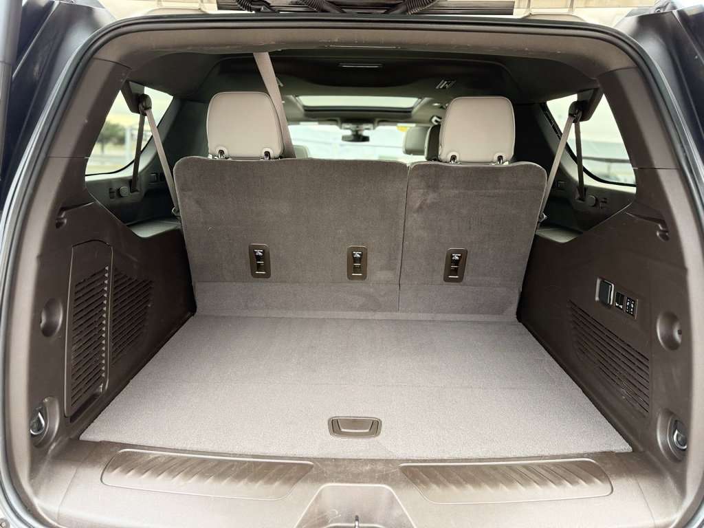 Used 2021 GMC Yukon XL SLT w/ SLT Premium Package image 15