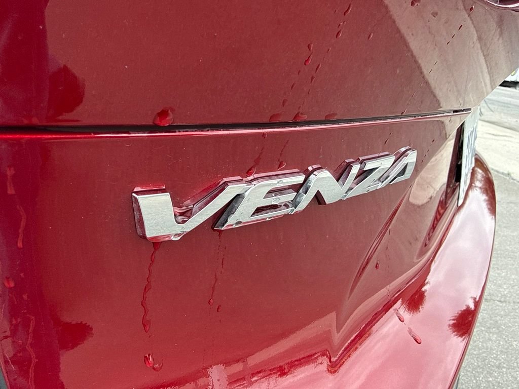 Used 2024 Toyota Venza LE AWD/4WD image 5