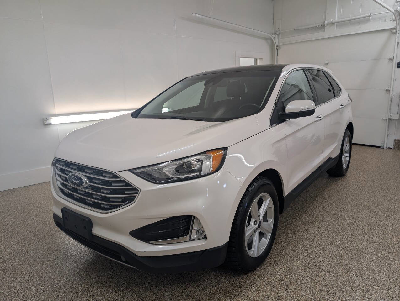 Used 2019 Ford Edge Titanium w/ Cold Weather Package image 2