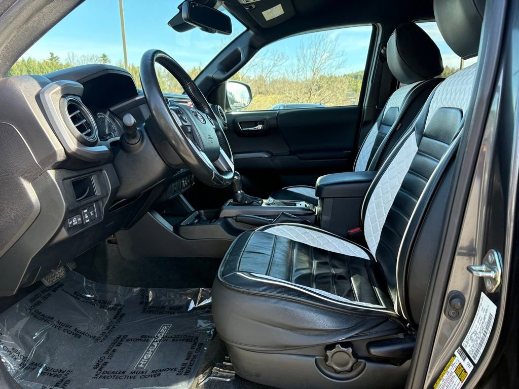 Used 2019 Toyota Tacoma TRD Off-Road image 4