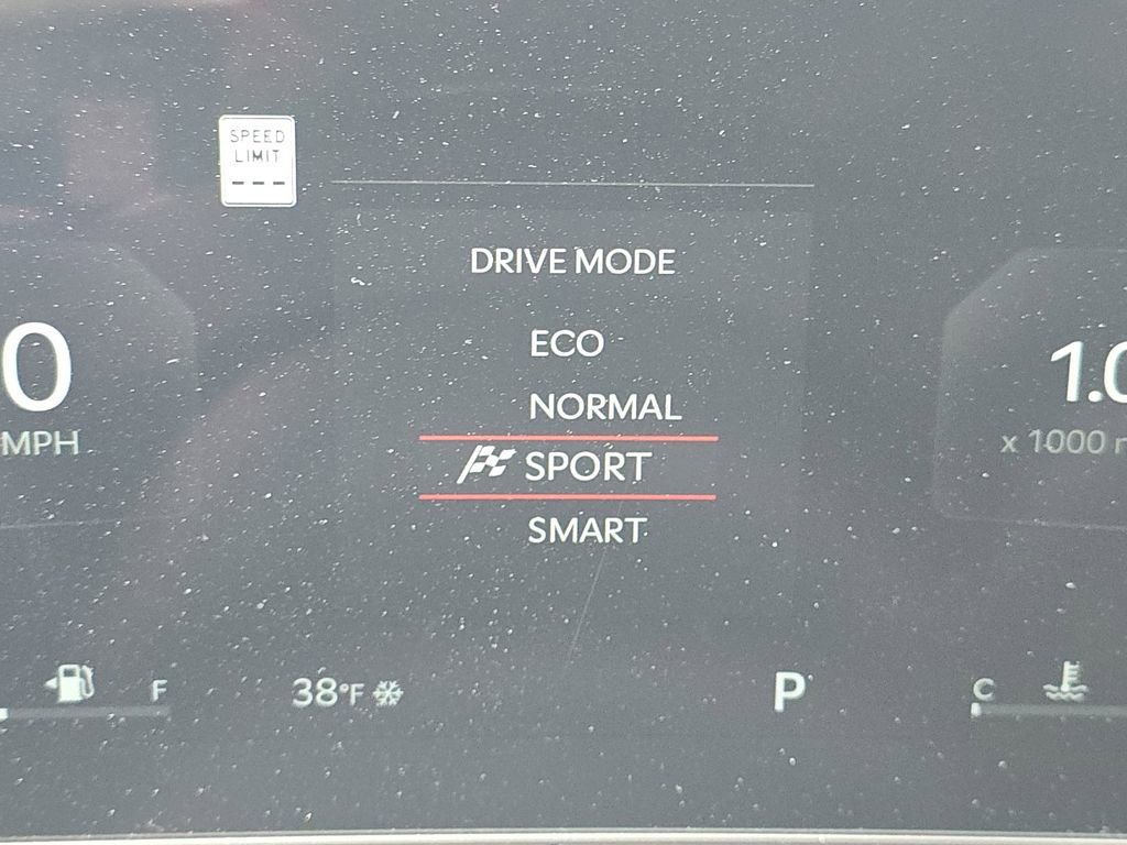 Used 2025 Kia Carnival SX w/ SX Dark Edition Package image 31