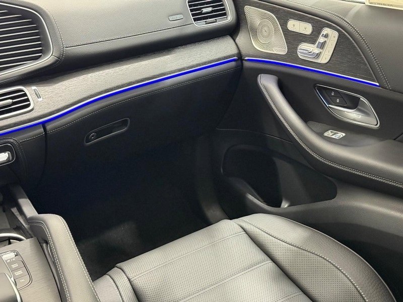 New 2026 Mercedes-Benz GLS 580 4MATIC image 9