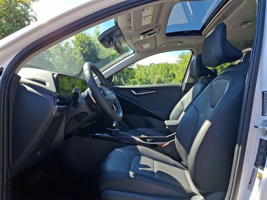 Used 2024 Kia Niro FWD image 14