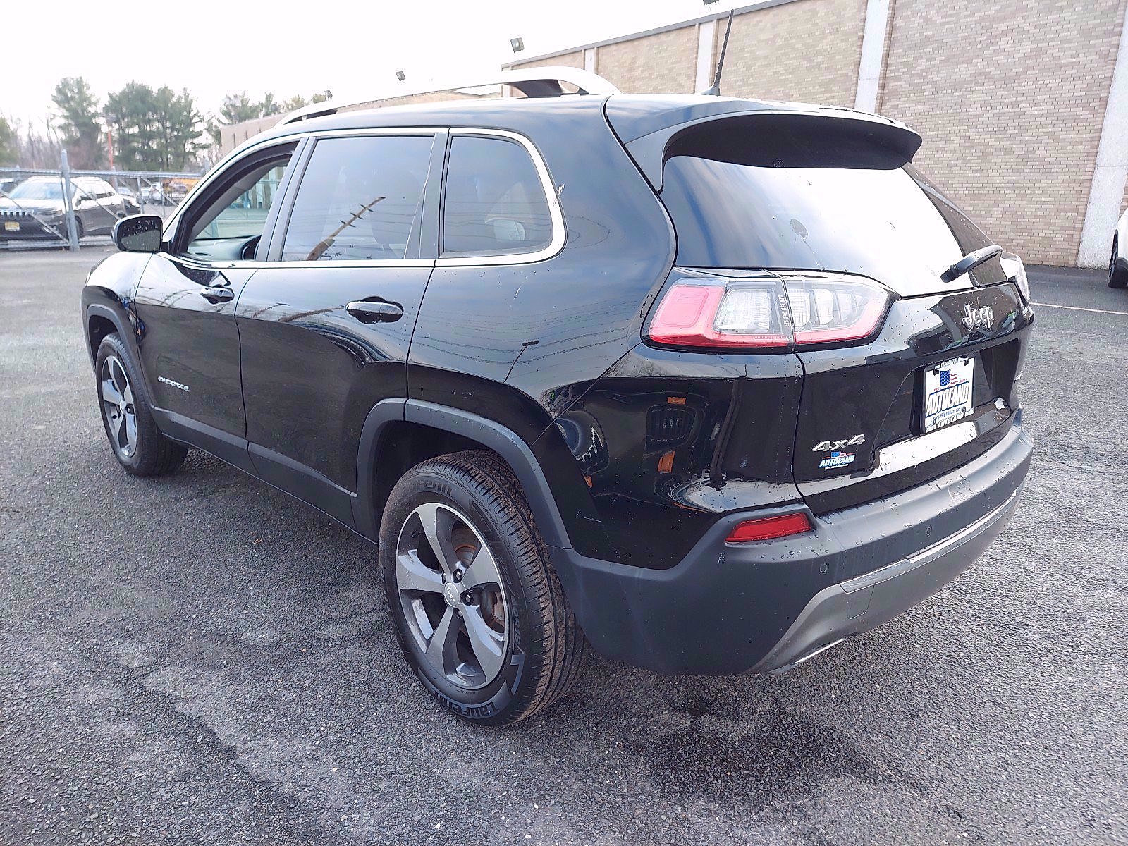 Used 2019 Jeep Cherokee Limited AWD/4WD image 5