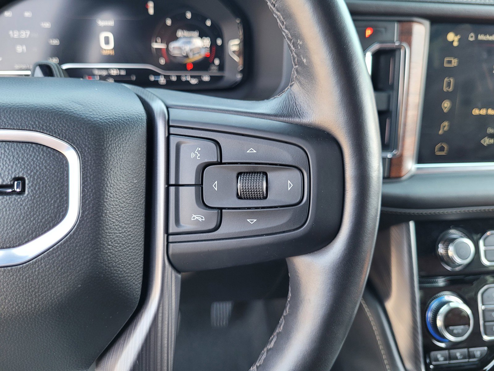 Used 2024 GMC Yukon Denali Ultimate image 21