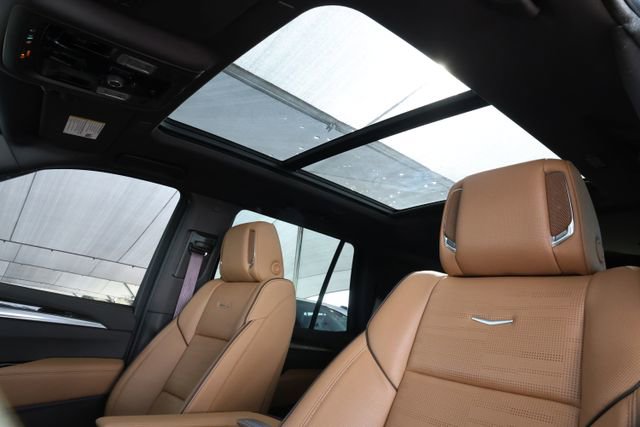 Used 2025 Cadillac Escalade Premium Luxury image 9