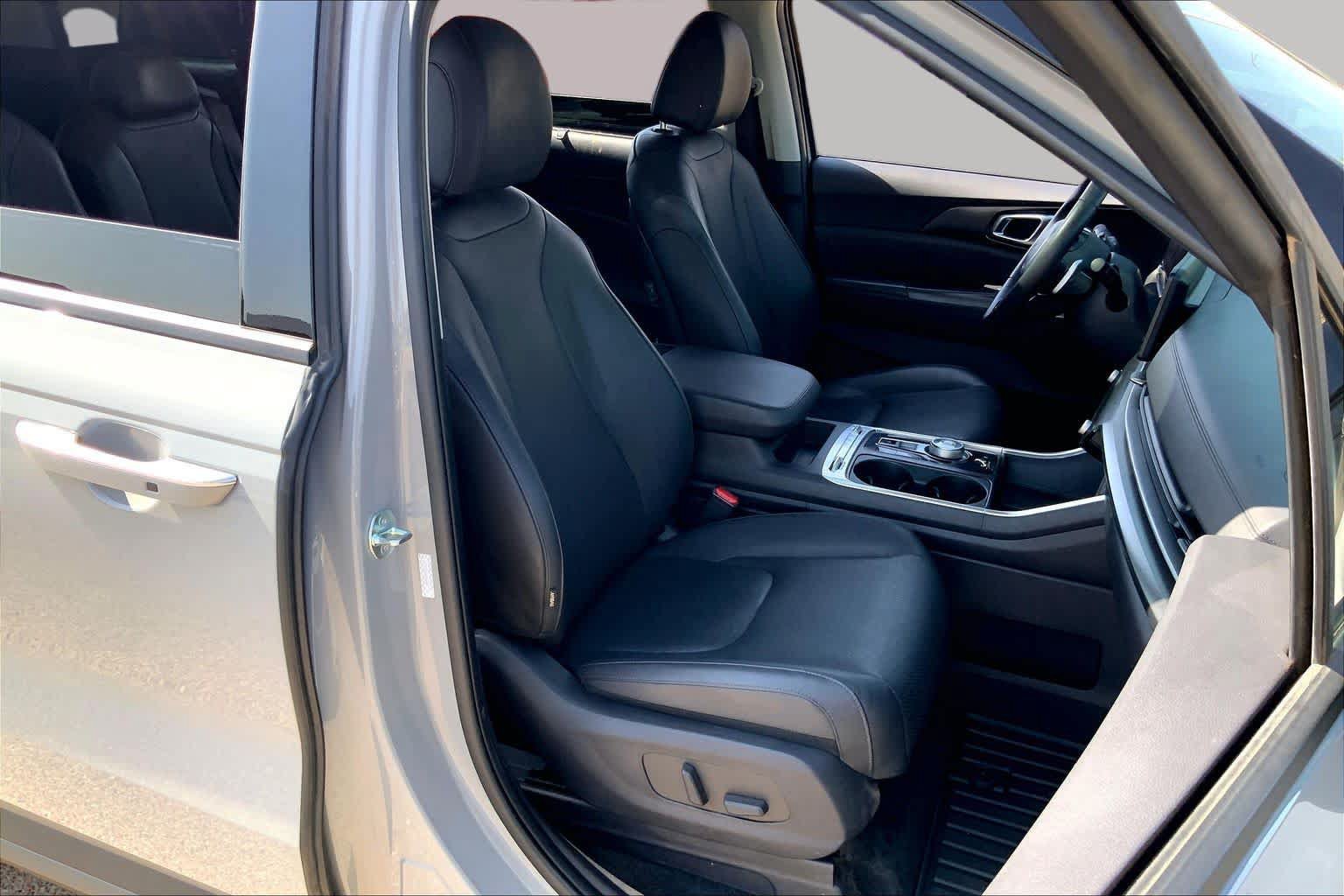 Used 2025 Kia Carnival SX Prestige FWD image 9