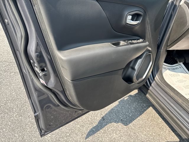 Used 2023 Jeep Renegade Limited w/ Sun/Sound Group AWD/4WD image 10