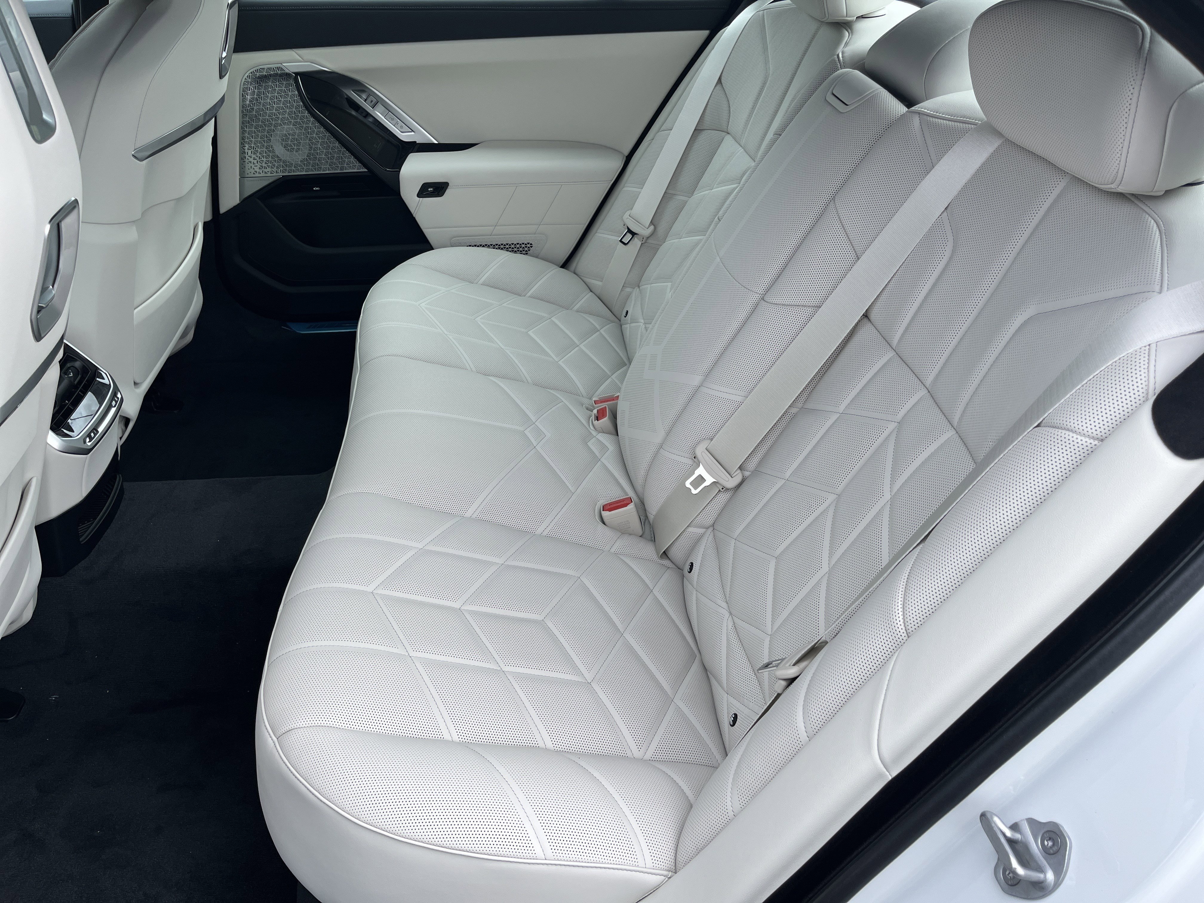 New 2026 BMW 740i image 19