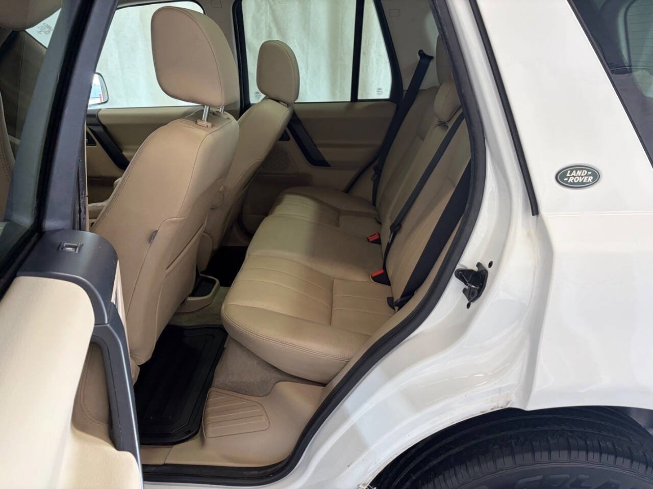 Used 2015 Land Rover LR2 AWD/4WD image 40