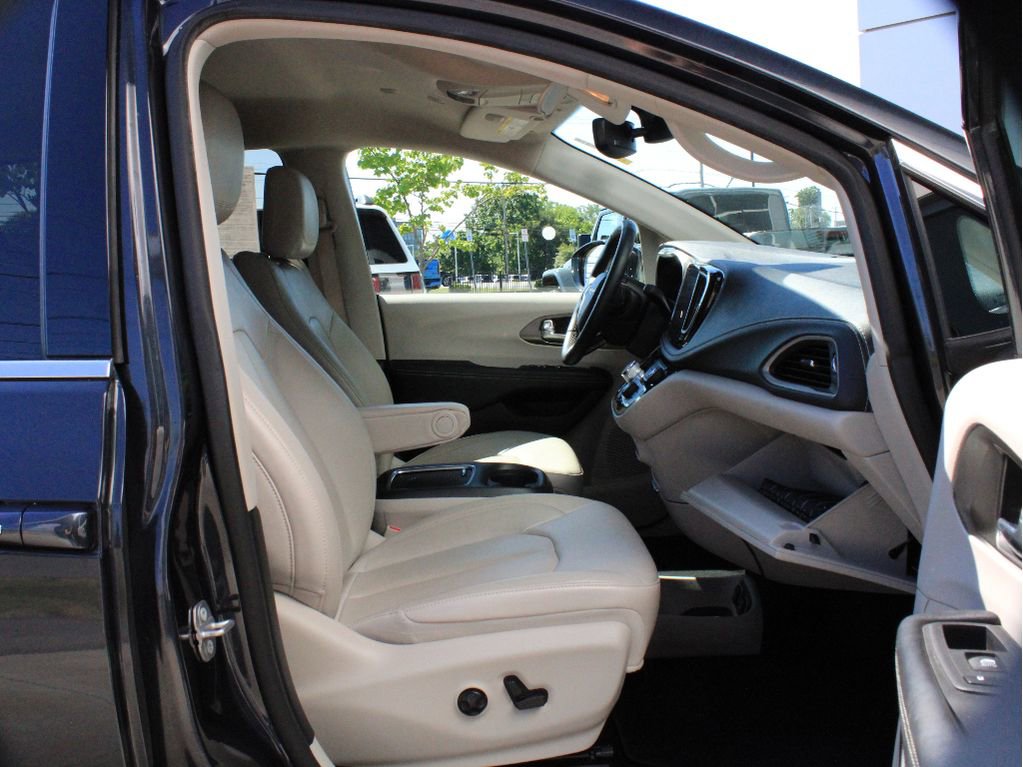Certified 2021 Chrysler Pacifica Touring-L w/ Premium & Safety Sphere Group FWD image 24